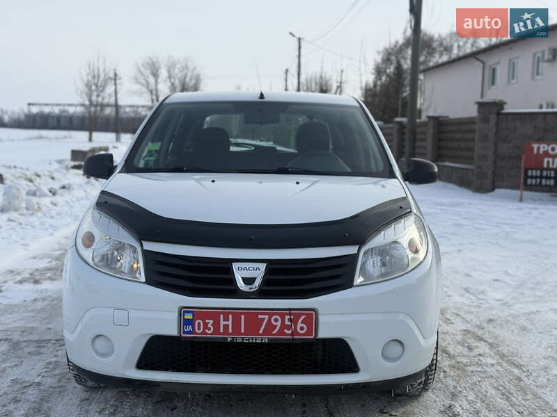 Хэтчбек Dacia Sandero 2009 в Березане