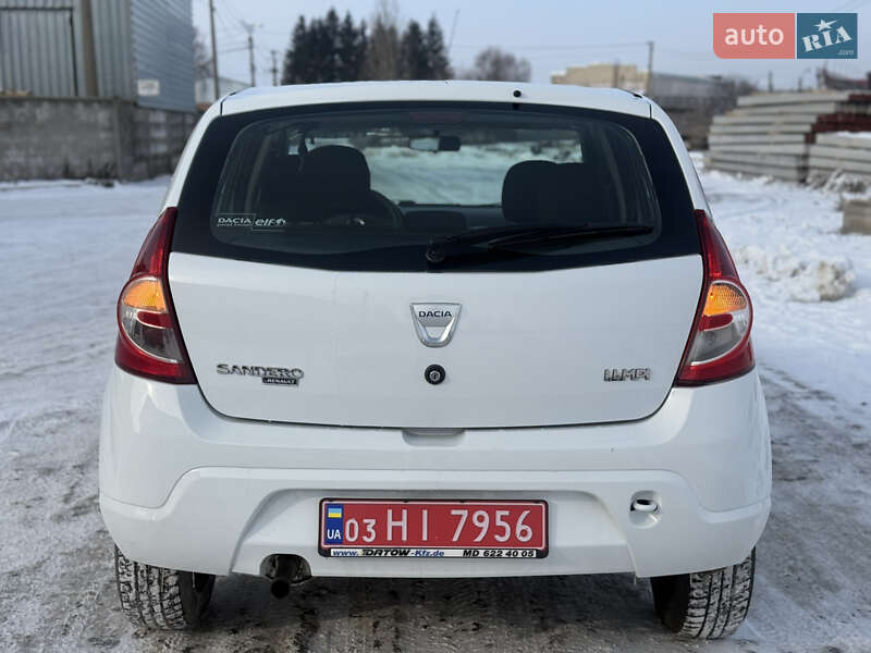 Хэтчбек Dacia Sandero 2009 в Березане