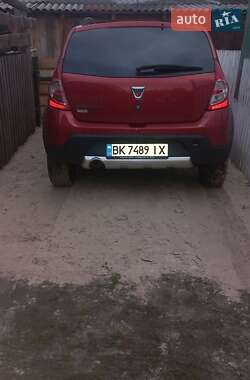 Хэтчбек Dacia Sandero 2012 в Ровно