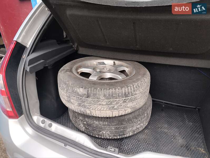 Хэтчбек Dacia Sandero 2008 в Ровно