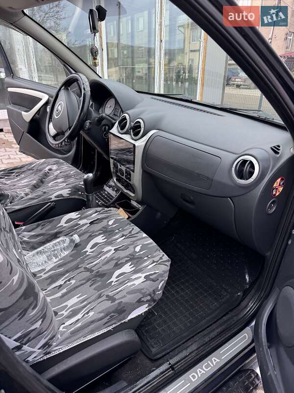 Хэтчбек Dacia Sandero 2012 в Герце