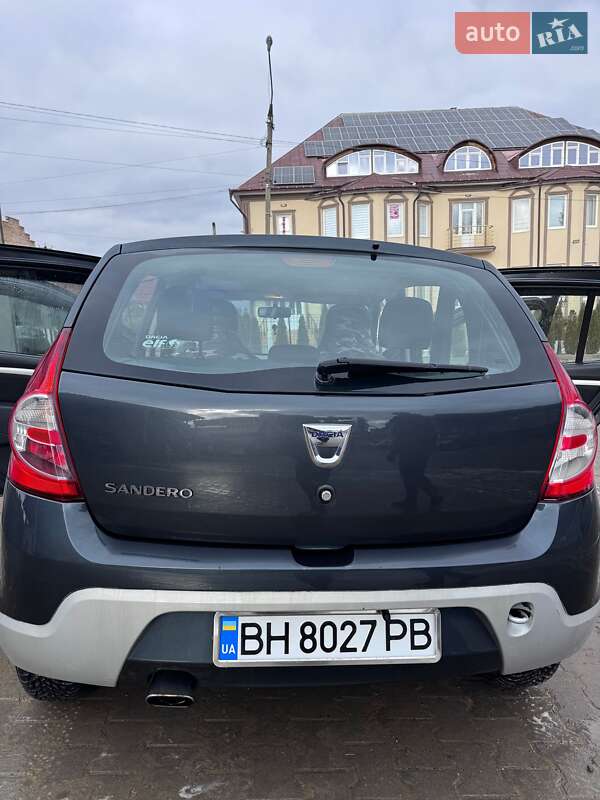 Хэтчбек Dacia Sandero 2012 в Герце