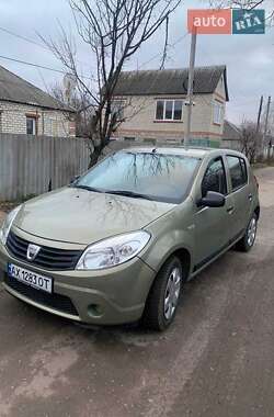 Хэтчбек Dacia Sandero 2008 в Дергачах