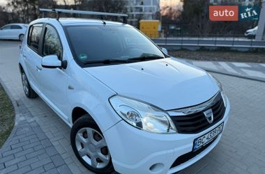Хэтчбек Dacia Sandero 2010 в Львове