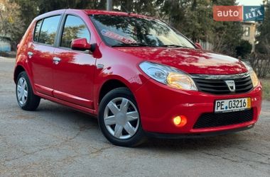 Хетчбек Dacia Sandero 2010 в Умані