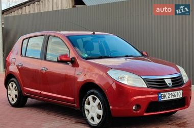 Хэтчбек Dacia Sandero 2009 в Сарнах