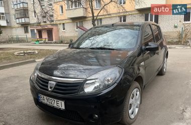 Хэтчбек Dacia Sandero 2010 в Знаменке