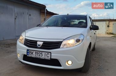Хэтчбек Dacia Sandero 2008 в Здолбунове