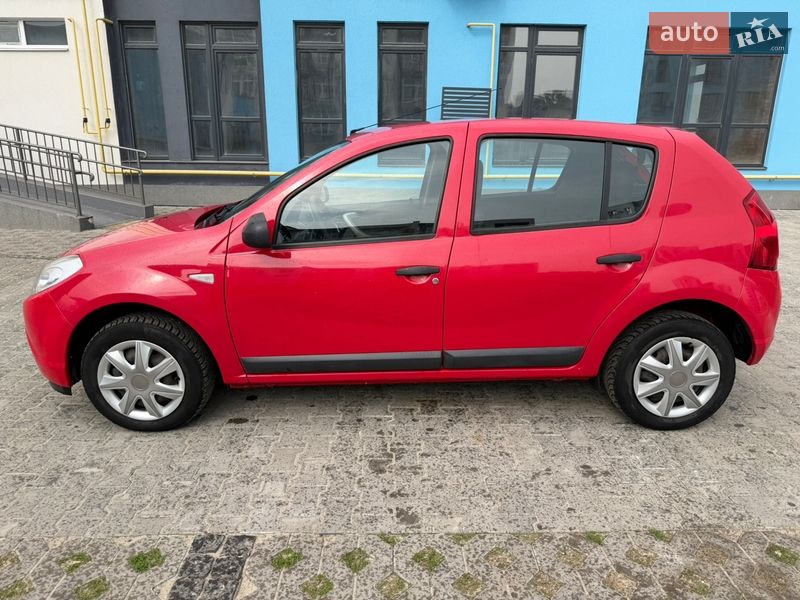 Хэтчбек Dacia Sandero 2010 в Киеве