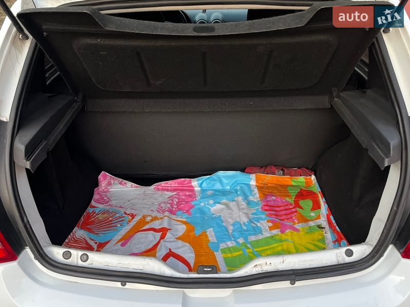 Хэтчбек Dacia Sandero 2009 в Сумах