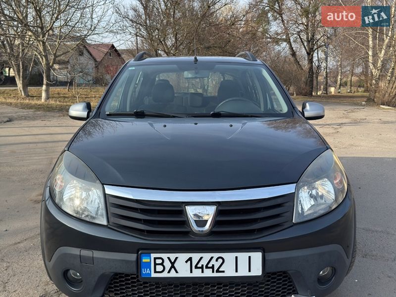Хэтчбек Dacia Sandero 2010 в Остроге