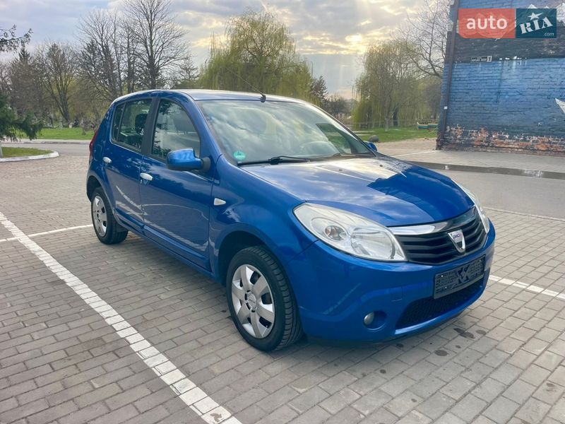 Хэтчбек Dacia Sandero 2010 в Луцке