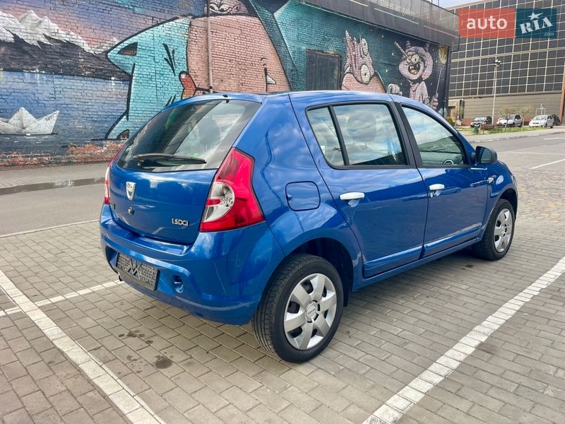 Хэтчбек Dacia Sandero 2010 в Луцке