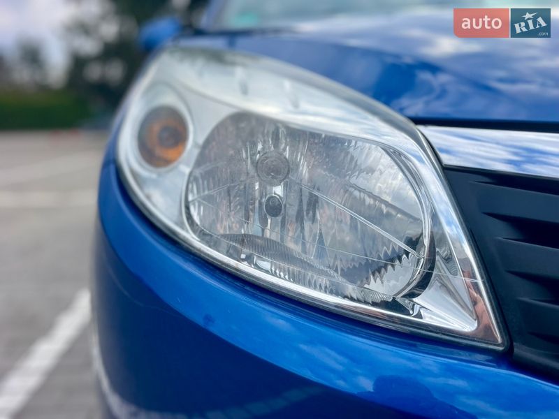 Хэтчбек Dacia Sandero 2010 в Луцке