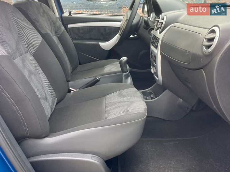 Хэтчбек Dacia Sandero 2010 в Луцке