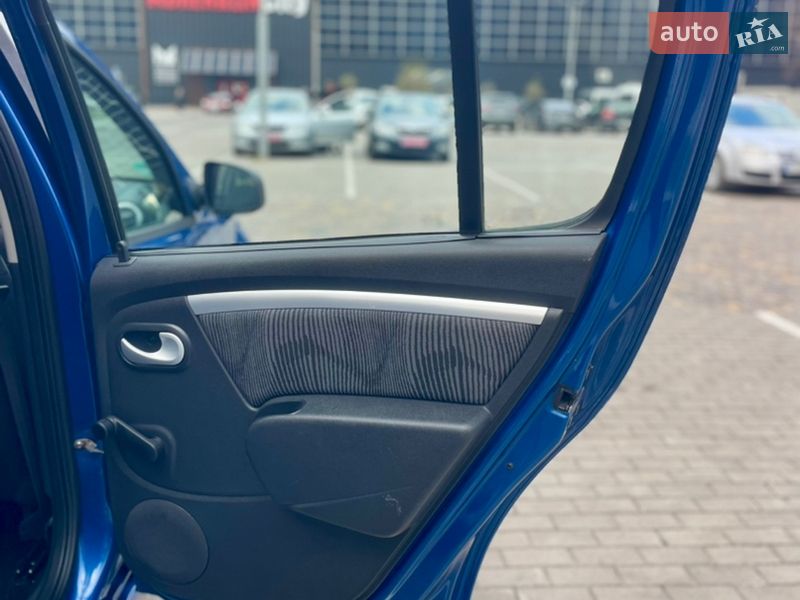 Хэтчбек Dacia Sandero 2010 в Луцке