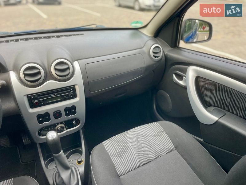 Хэтчбек Dacia Sandero 2010 в Луцке