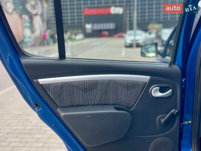 Хэтчбек Dacia Sandero 2010 в Луцке