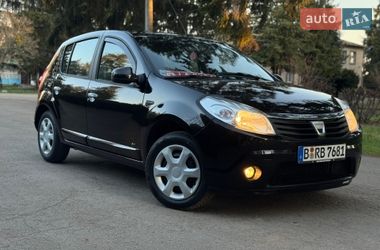 Хэтчбек Dacia Sandero 2010 в Умани