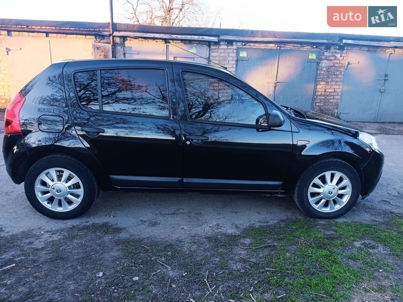 Хэтчбек Dacia Sandero 2009 в Каменском