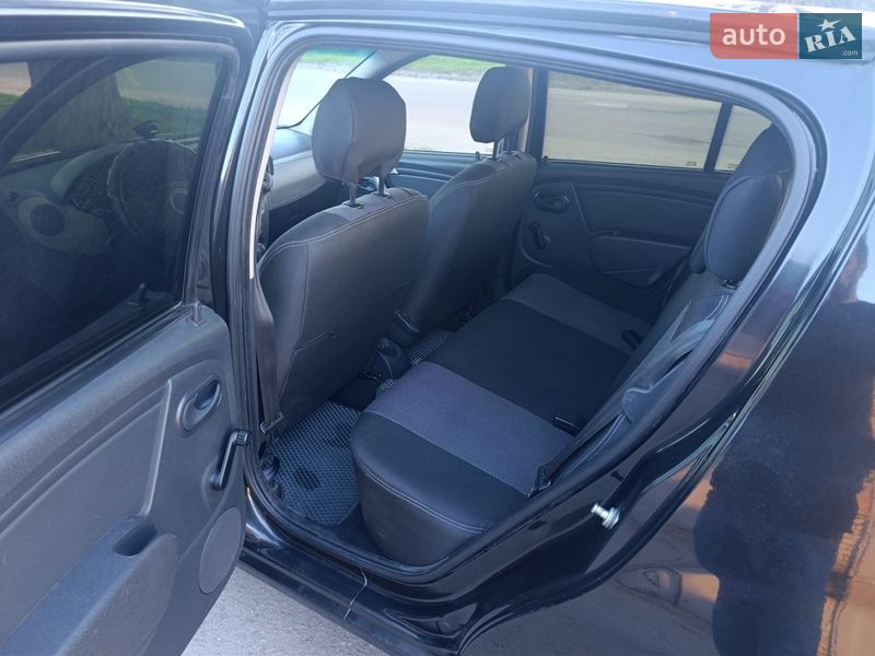 Хэтчбек Dacia Sandero 2009 в Каменском