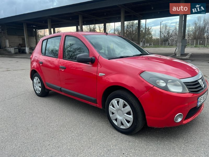 Хэтчбек Dacia Sandero 2009 в Днепре