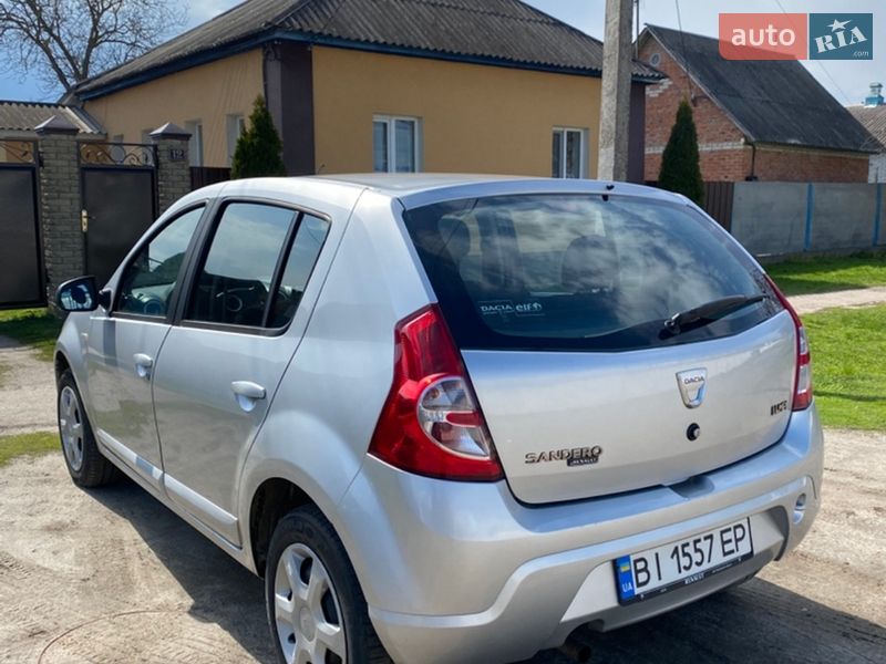 Хэтчбек Dacia Sandero 2009 в Полтаве