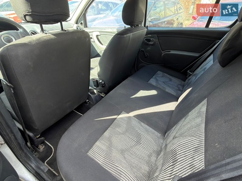 Хэтчбек Dacia Sandero 2012 в Бердичеве