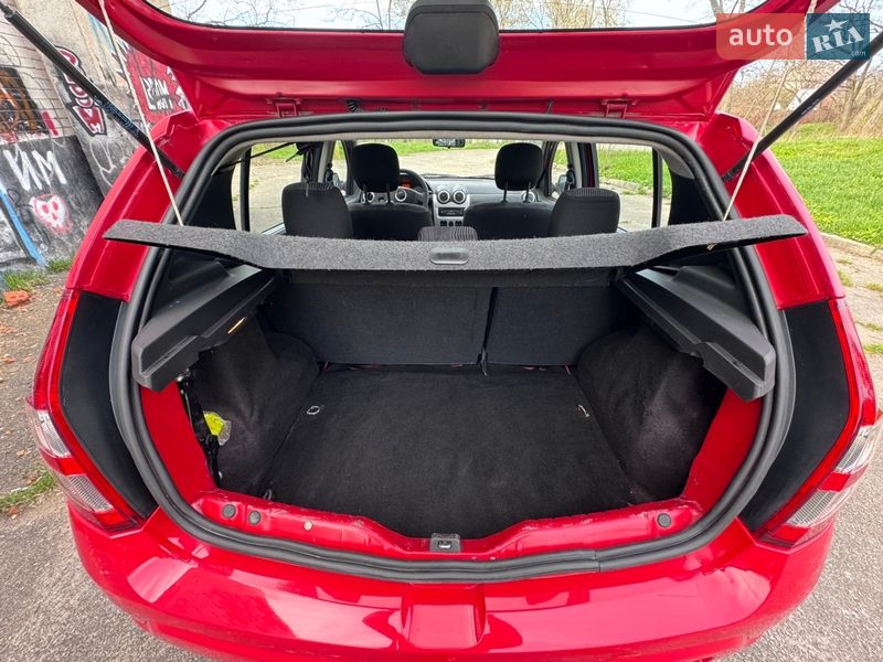 Хэтчбек Dacia Sandero 2009 в Полтаве фото 23 Хэтчбек Dacia Sandero 2009 в Полтаве