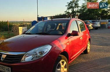 Хетчбек Dacia Sandero 2008 в Чернівцях