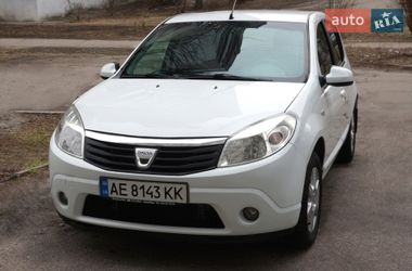 Хетчбек Dacia Sandero 2008 в Дніпрі