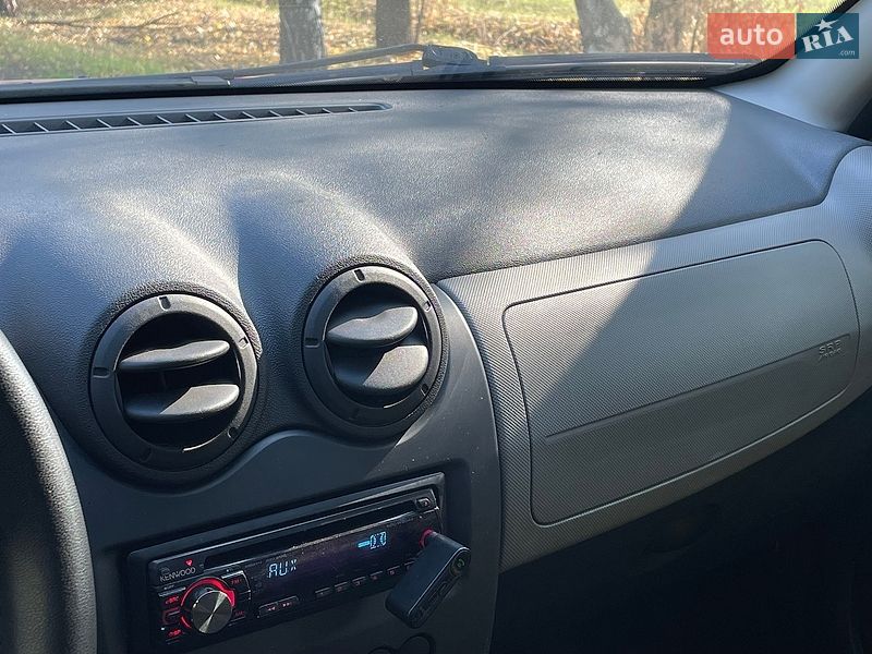 Хэтчбек Dacia Sandero 2009 в Харькове
