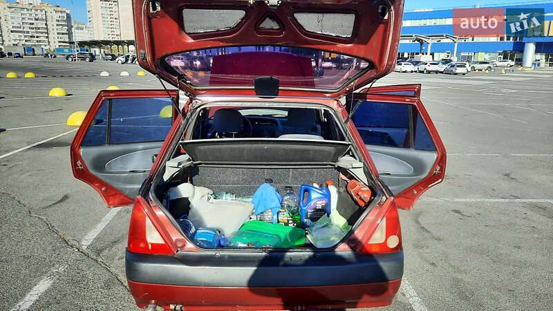 Седан Dacia Solenza 2004 в Киеве