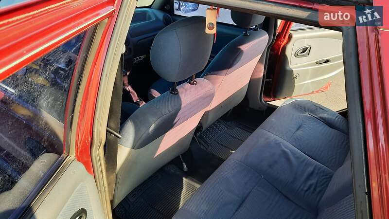 Седан Dacia Solenza 2004 в Киеве