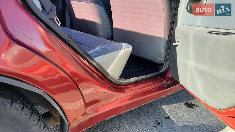 Седан Dacia Solenza 2004 в Киеве