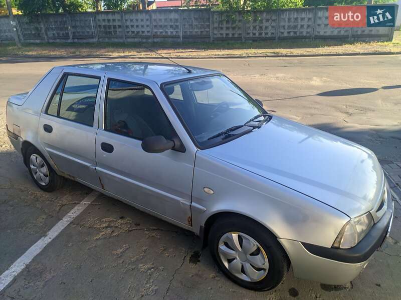Седан Dacia Solenza 2003 в Киеве