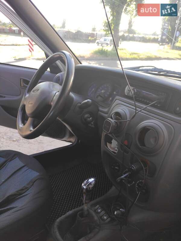 Седан Dacia Solenza 2003 в Киеве