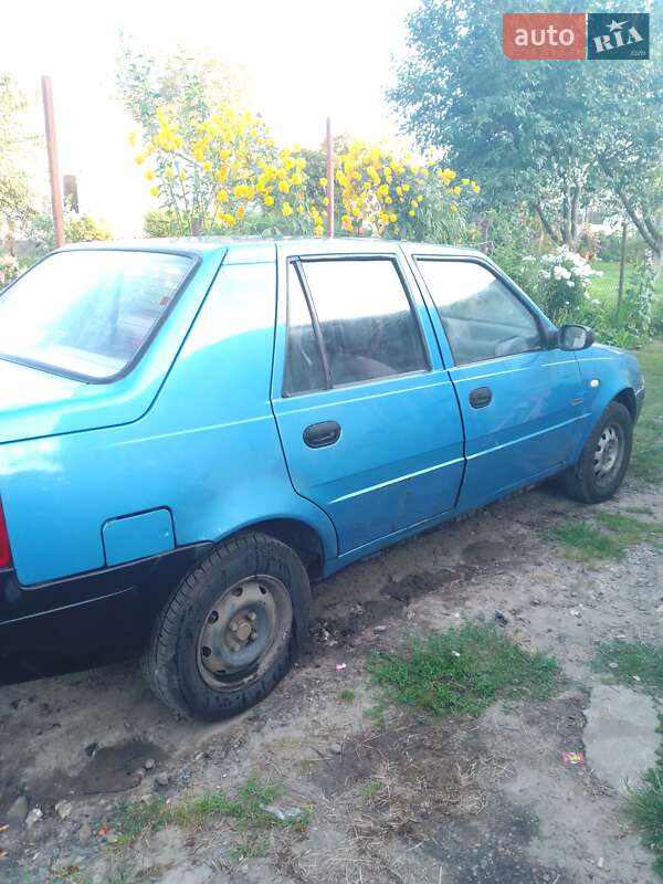 Седан Dacia Solenza 2004 в Львове