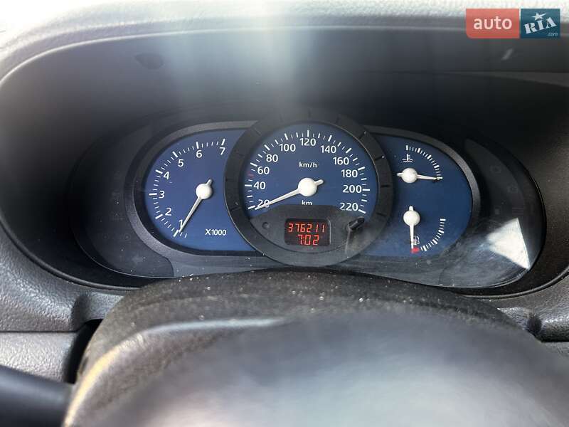 Седан Dacia Solenza 2004 в Малине