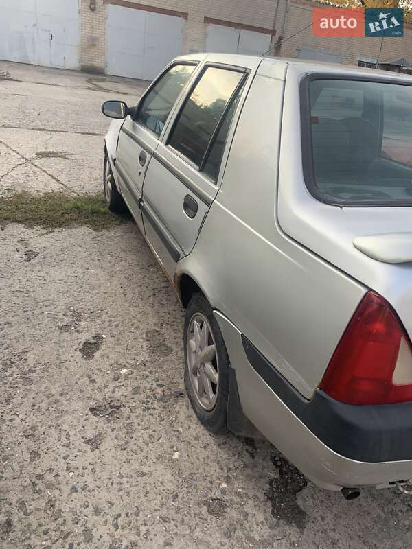 Седан Dacia Solenza 2003 в Кривом Роге