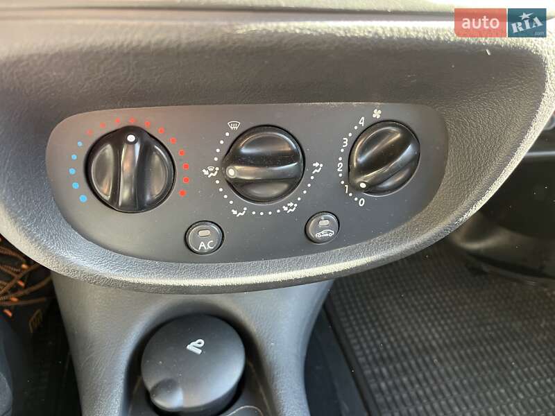 Седан Dacia Solenza 2003 в Житомире