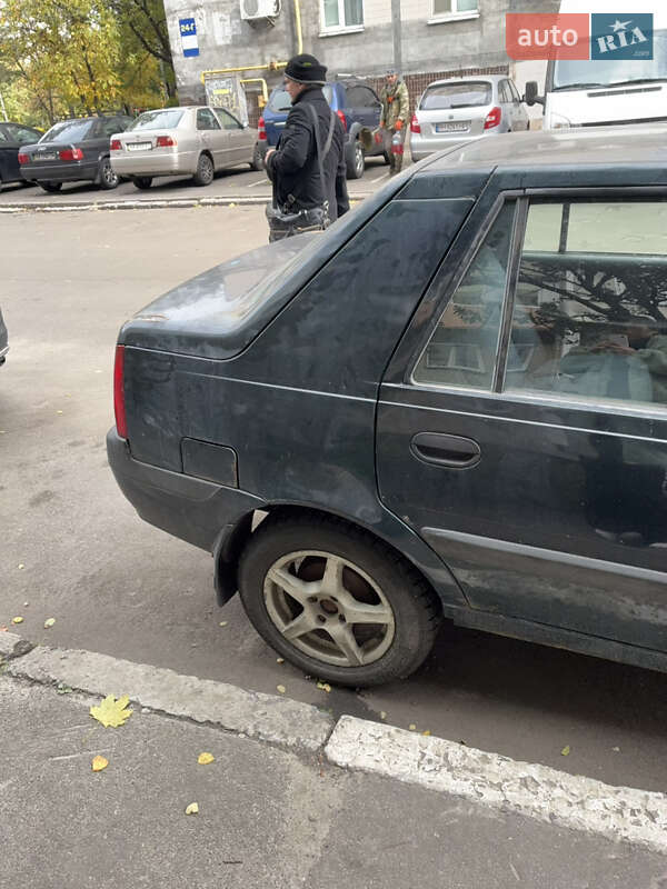 Седан Dacia Solenza 2004 в Киеве