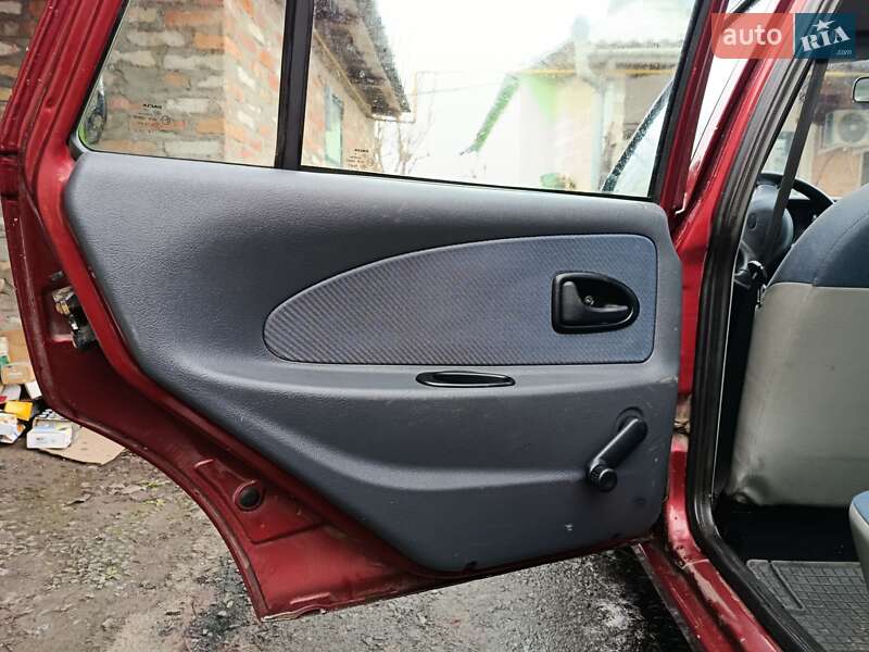 Седан Dacia Solenza 2004 в Вязовке