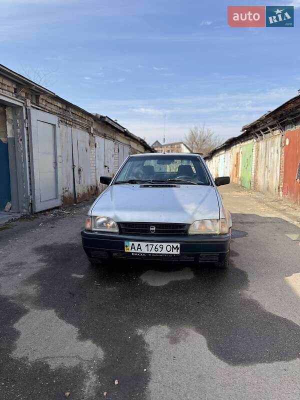 Седан Dacia SuperNova 2003 в 