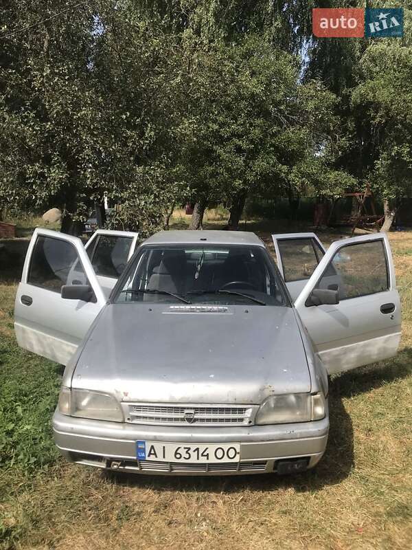 Седан Dacia SuperNova 2003 в Попельне