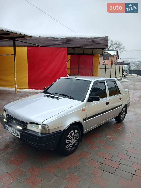 Седан Dacia SuperNova 2002 в Тернополі