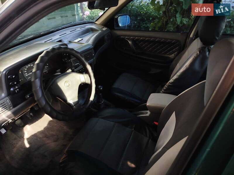 Седан Daewoo Cielo 1995 в Синельниково
