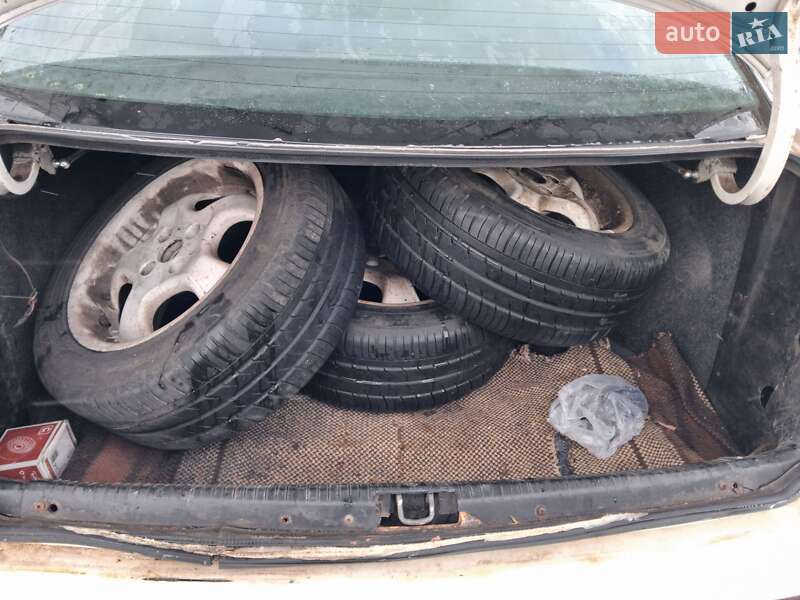 Седан Daewoo Espero 1997 в Киеве