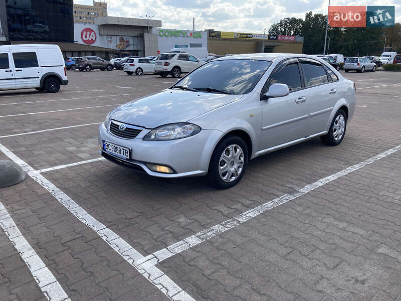 Седан Daewoo Gentra 2013 в Львове