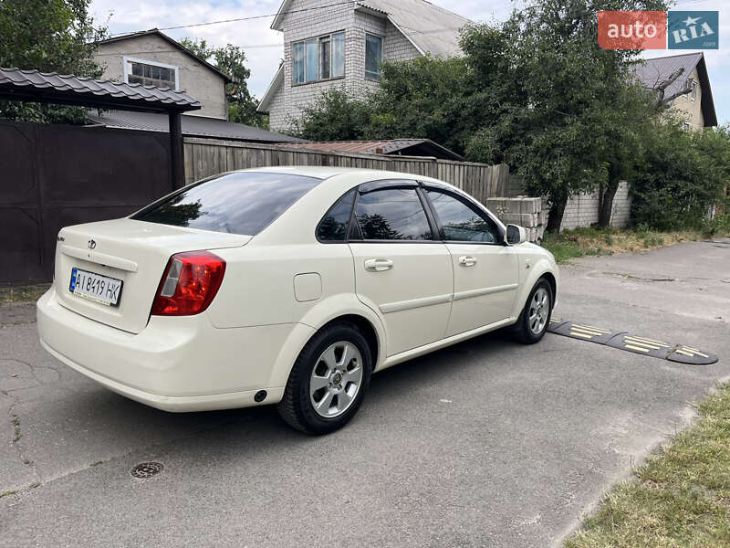 Седан Daewoo Gentra 2013 в Києві